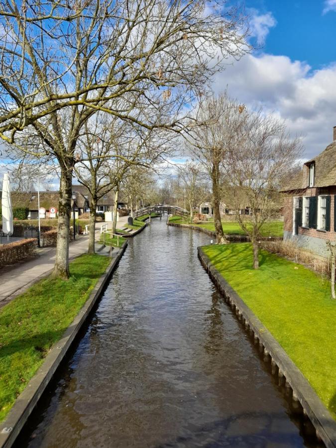 Giet Oan Gelegen Op Resort Venetie Giethoorn Exterior photo